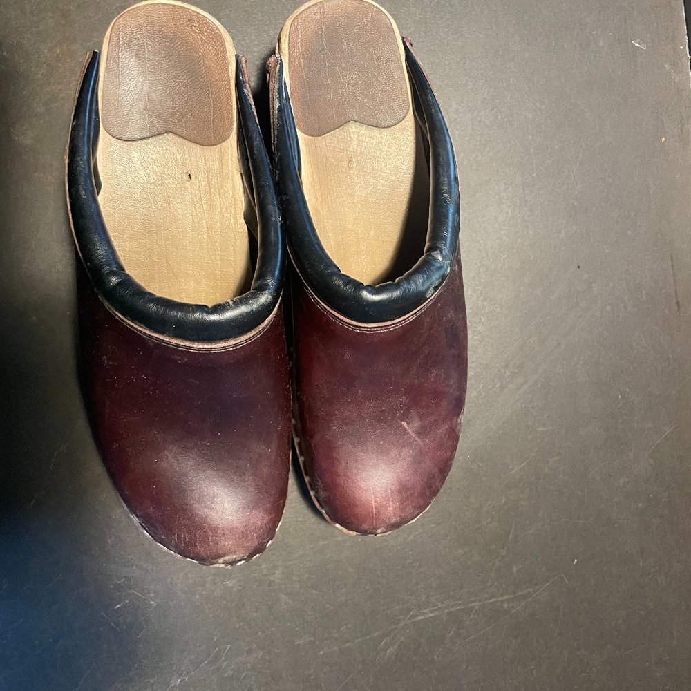Women's Troentorp Clogs, Size 7, Brown Leather with Black band